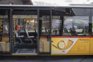 La Poste avait décidé de ne pas verser les bonus des membres de la direction de CarPostal (image d'illustration).